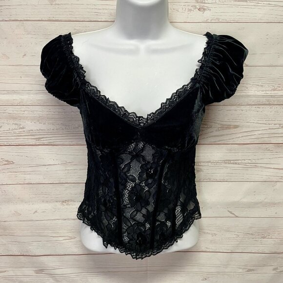 Kimchi Blue Urban Outfitters Velvet & Lace Puff Sleeve Top - Picture 3 of 11
